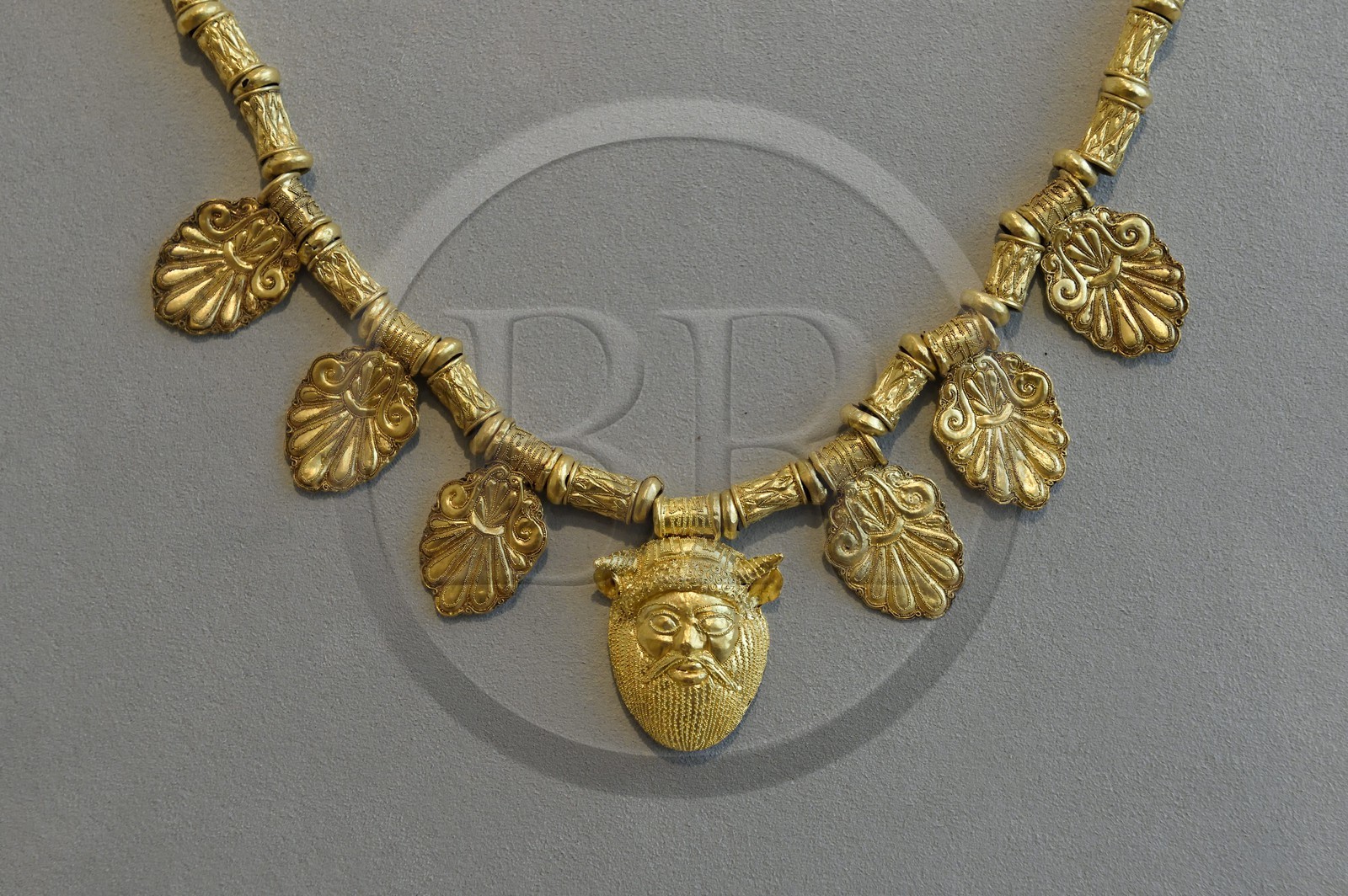 Allemagne, Berlin, l'Ile aux musées, classée Patrimoine Mondial de l'UNESCO, Altes Museum abritant une collection d'oeuvres antiques, etruscan jewellery