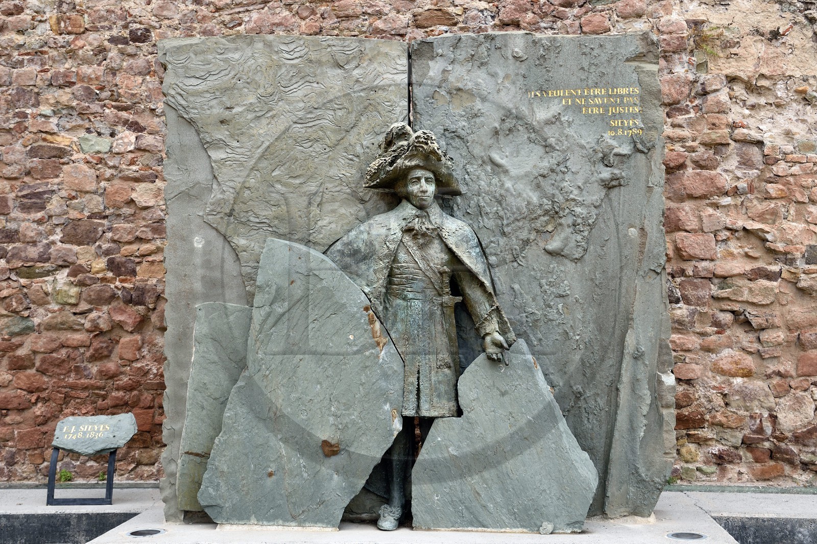 France, Var (83), Fréjus, place Clemenceau, monument en hommage à l'abbé Sieyes, auteur du texte fondateur de la Révolution Française