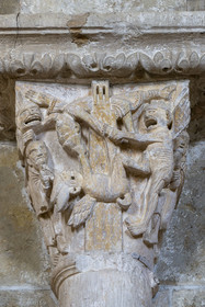 France, Yonne (89), parc naturel régional du Morvan, Vézelay, classé au Patrimoine Mondial de l'UNESCO, labellisé Les Plus Beaux Villages de France, point de départ de l'une des principales voies de pèlerinage de Saint-Jacques-de-Compostelle, la basilique Sainte-Marie-Madeleine, chapiteau de la nef (XIIe siècle), la vision de saint Antoine de Padoue