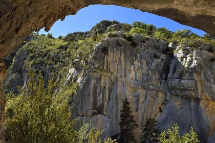 France, Alpes-de-Haute-Provence (04), Parc Naturel Régional du Verdon, les Gorges du Verdon en contrebas du village de Rougon et du Point Sublime, escalade sur une des parois rocheuses