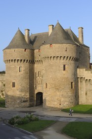 France, Loire-Atlantique (44), la cité médiévale de Guérande, la Porte Saint Michel et musée du Pays de Guérande