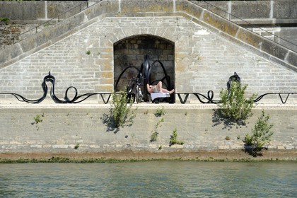 France, Rhône (69), Lyon, quartier de la Croix-Rousse, projet d'aménagement Rives de Saône, Nouages oeuvre de Pablo Reinoso
