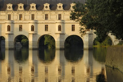 France, Indre-et-Loire (37), château de Chenonceau de style Renaissance qui enjambe le Cher, édifié de 1513 à 1521