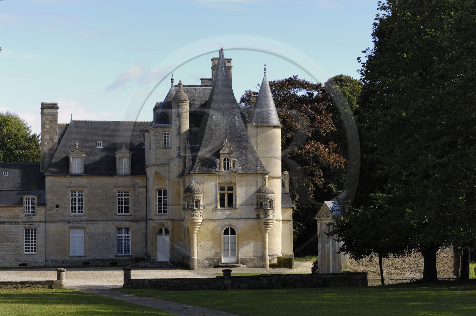 France, Calvados (14), Cote de Nacre, Lion-sur-Mer, le château des XVIeme et XVIIeme siècle dans les hauteurs