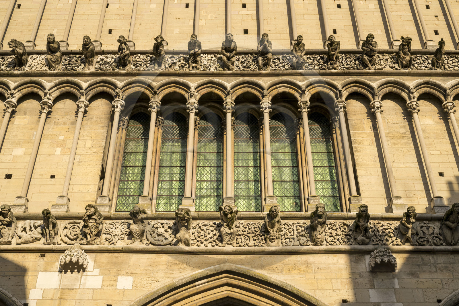France, Côte-d'Or (21), Dijon, zone classée Patrimoine Mondial de l'UNESCO, église Notre Dame, gargouilles en facade