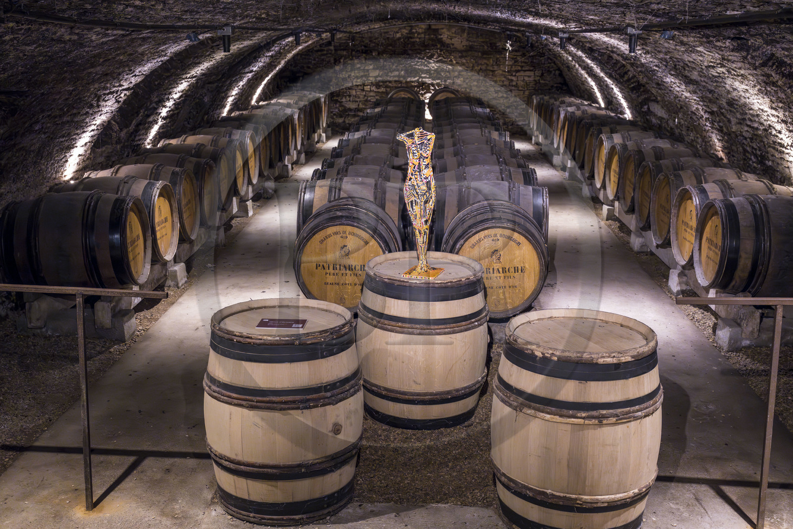 France, Côte-d'Or (21), les climats de Bourgogne classés Patrimoine Mondial de l'UNESCO, Beaune, les caves de la Maison Patriarche, société viticole de négociant-éleveur, parsemées d'oeuvres d’art contemporain de la galerie In Situ, Venus d'Octobre (2008) de l'artiste Alessandro Montalbano
