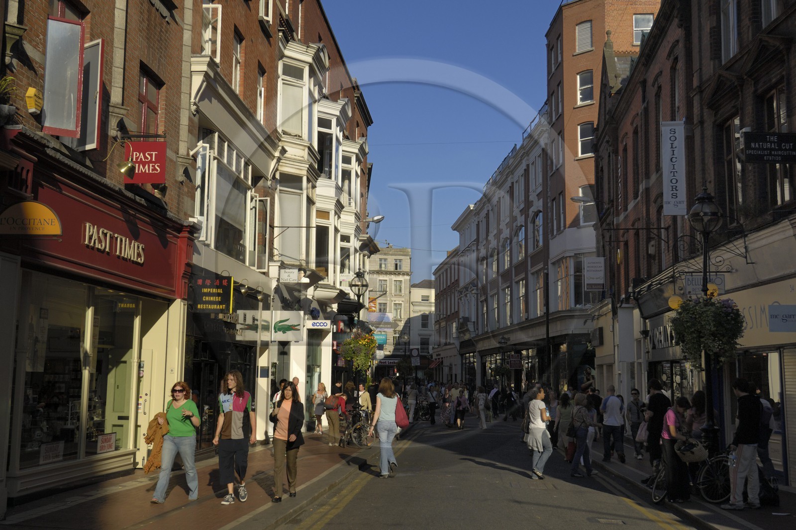 Republic of Ireland, County Dublin, Dublin, down town shopping street