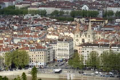 France, Rhone, Lyon, historical site listed as World Heritage by UNESCO, Quai de la Pecherie along the Saône, Saint Nizier church