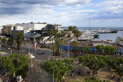 France, Alpes-Maritimes (06), Cannes, le Palais des Festivals sur le boulevard de la Croisette