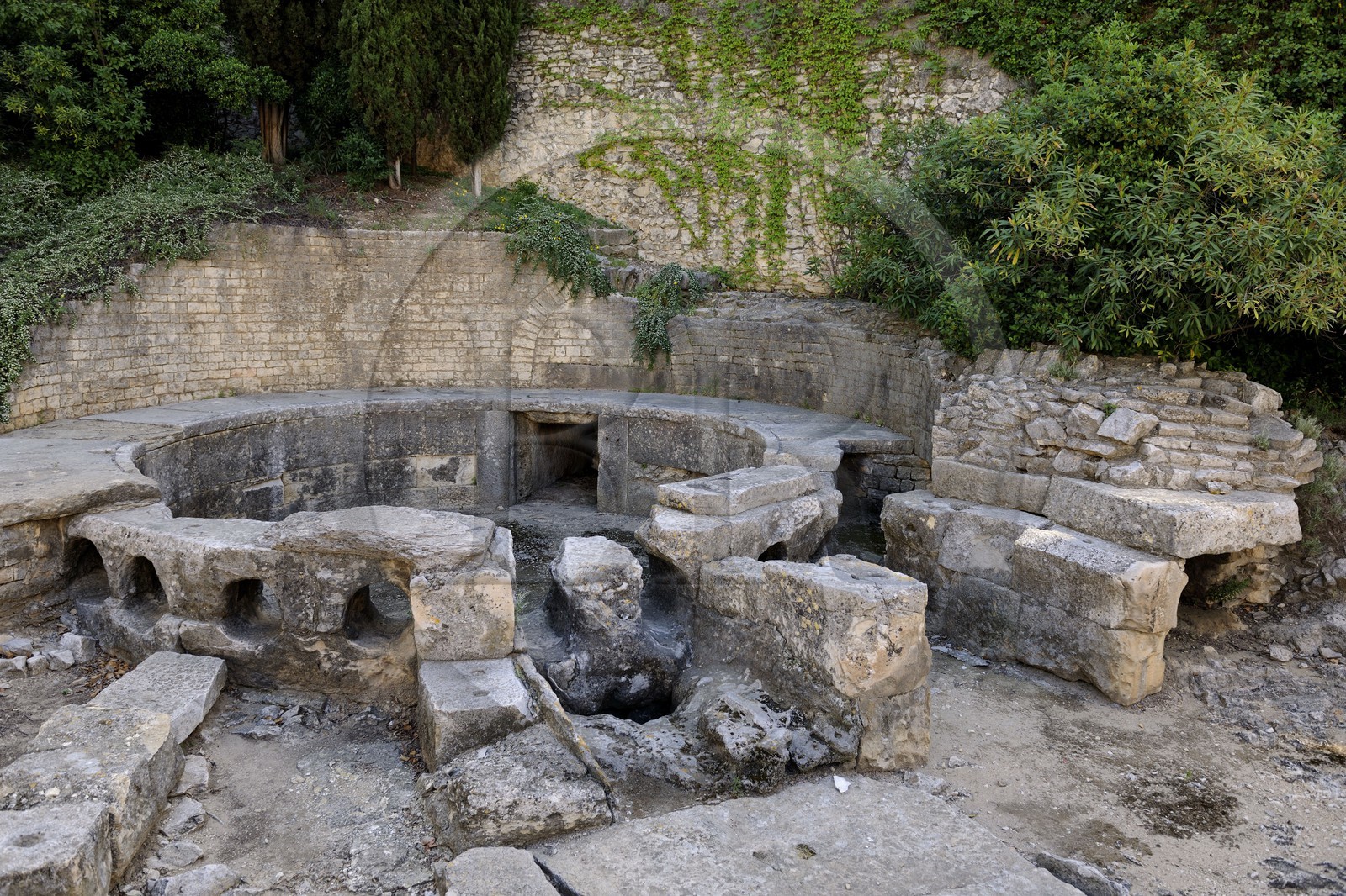 France, Gard (30), Nimes, Castellum aquae qui est l'arrivée des eaux venues de l'aqueduc du pont du gard, canalisations en pierres construites par les Romains