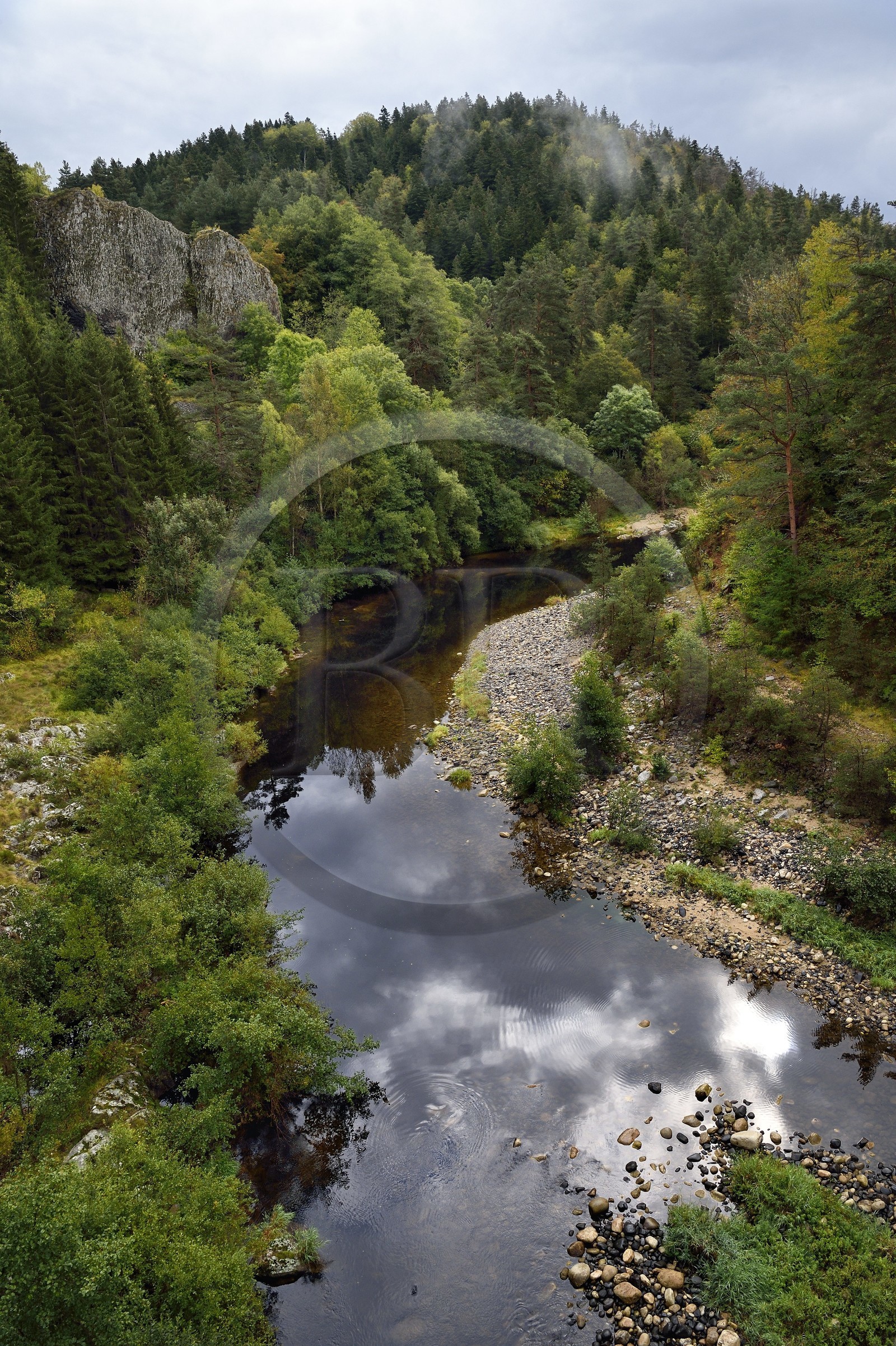 France, Haute Loire, Loire river Valley, Salettes, meanders of the Loire river at the Pont de Soubrey