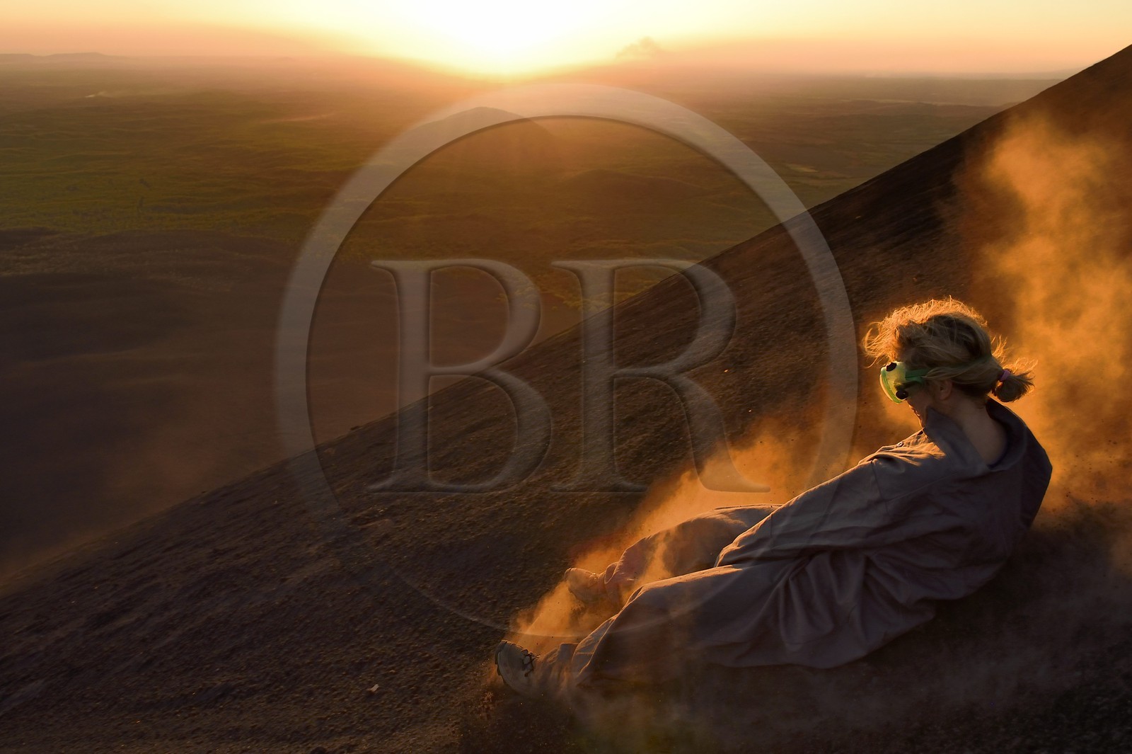 Nicaragua, région de Leon, Volcan Cerro Negro dans la cordillère des Maribios (ou Marrabios), Volcano surfing également connu comme ash boarding dans les cendres du volcan