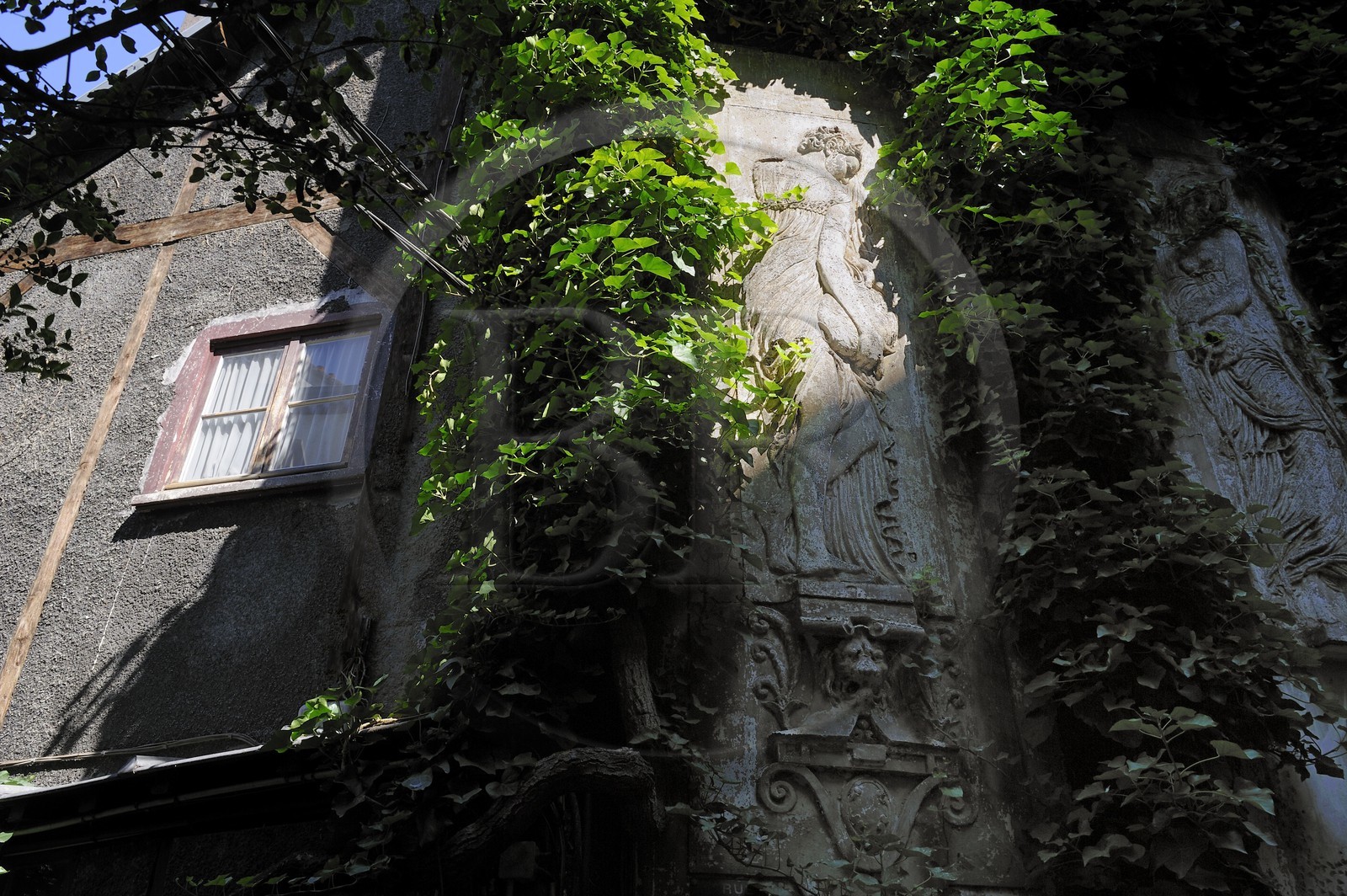 France, Paris (75), la Cité des Fusains au numéro 22 de la rue Tourlaque où le peintre Auguste Renoir eut un atelier