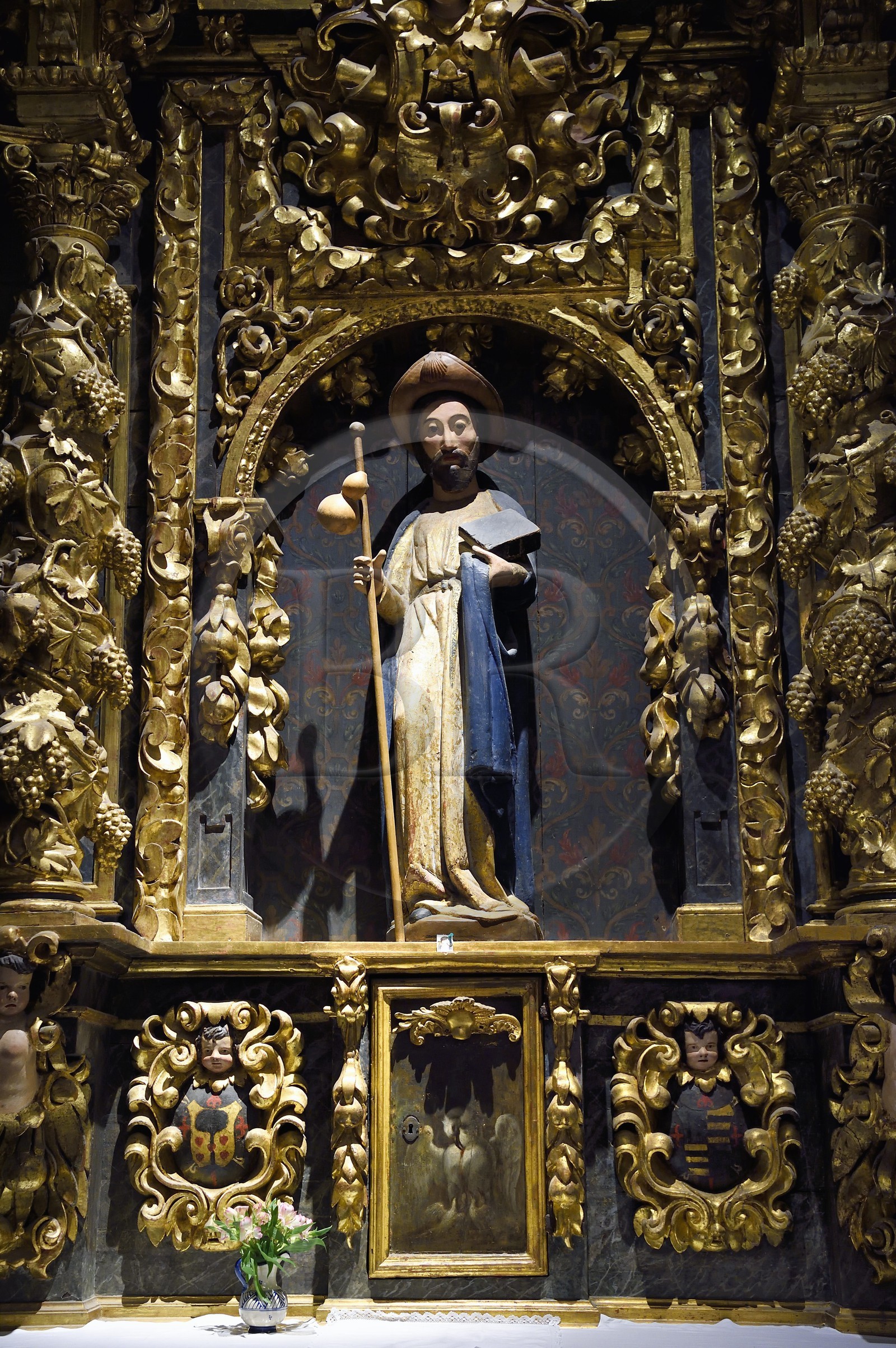 Espagne, Pays-Basque, Navarre, Roncevaux, étape du chemin de Saint-Jacques de Compostelle, Collégiale royale de Roncevaux, église de Santa María la Real, statue de Saint-Jacques