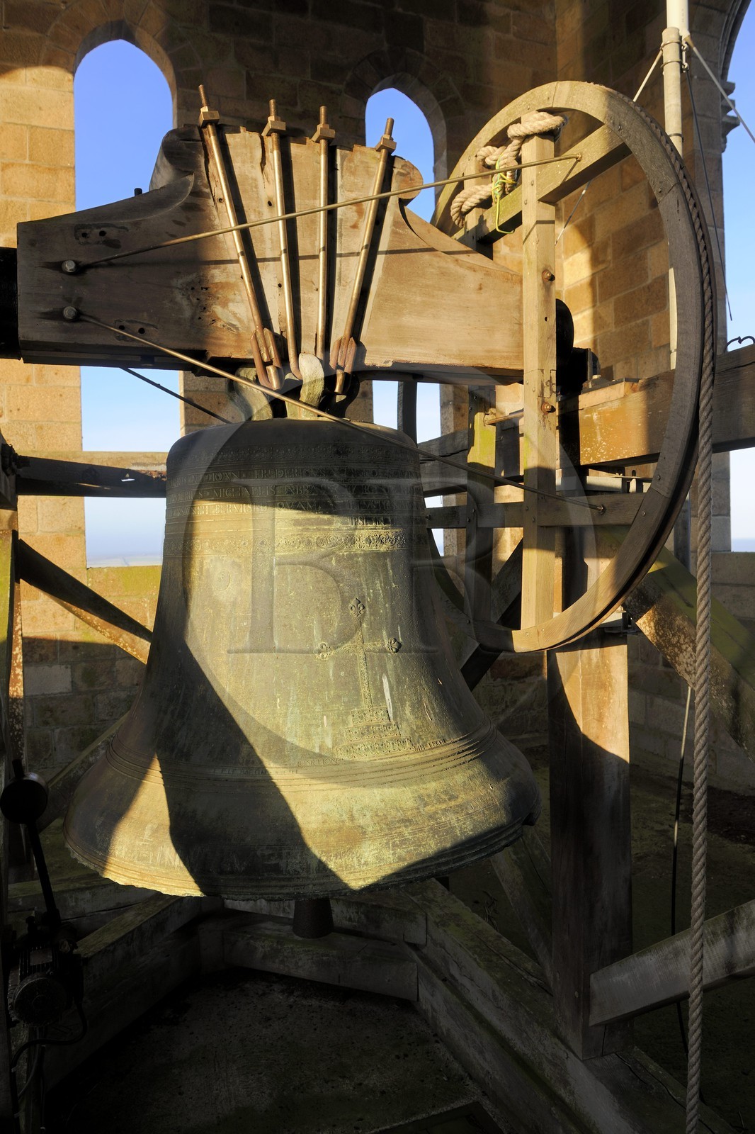 France, Manche (50), l'abbaye du Mont-Saint-Michel, classé Patrimoine Mondial de l'UNESCO, la cloche de l'église