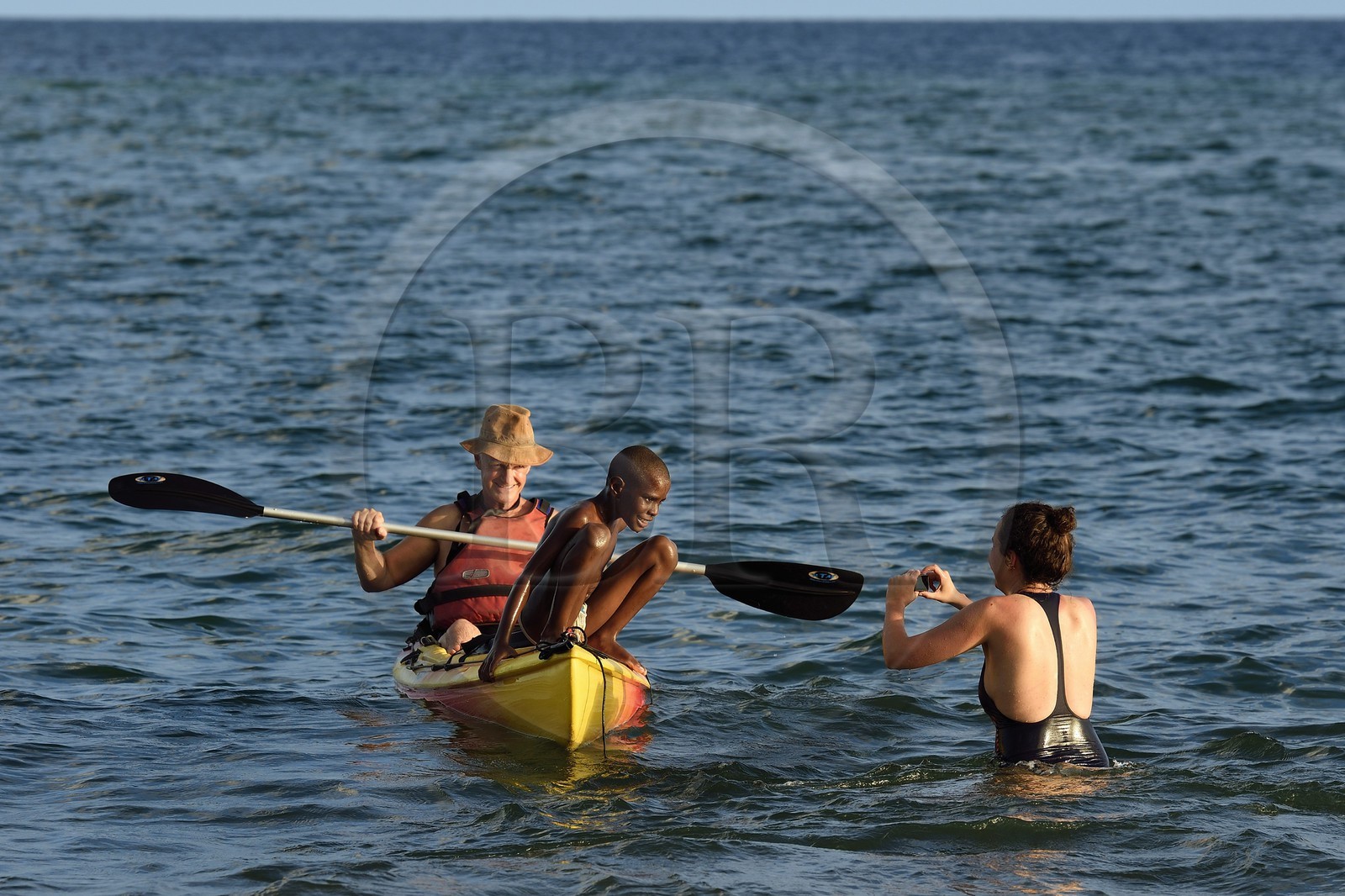 France, Ile de Mayotte, Grande-Terre, Nyambadao, kayak en bordure de la plage de Sakouli