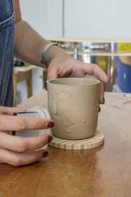 France, Alpes-Maritimes (06), Vallauris, la céramiste Maureen Stengel-Guillot de l'atelier MSG Céramique