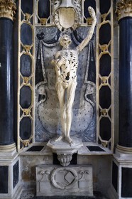France, Meuse (55), Bar-le-Duc, le Squelette (aussi appelé Transi ou Décharné ou Ecorché) (XVIème siècle) du tombeau de René de Chalon par le sculpteur Ligier Richier dans l'église Saint-Etienne