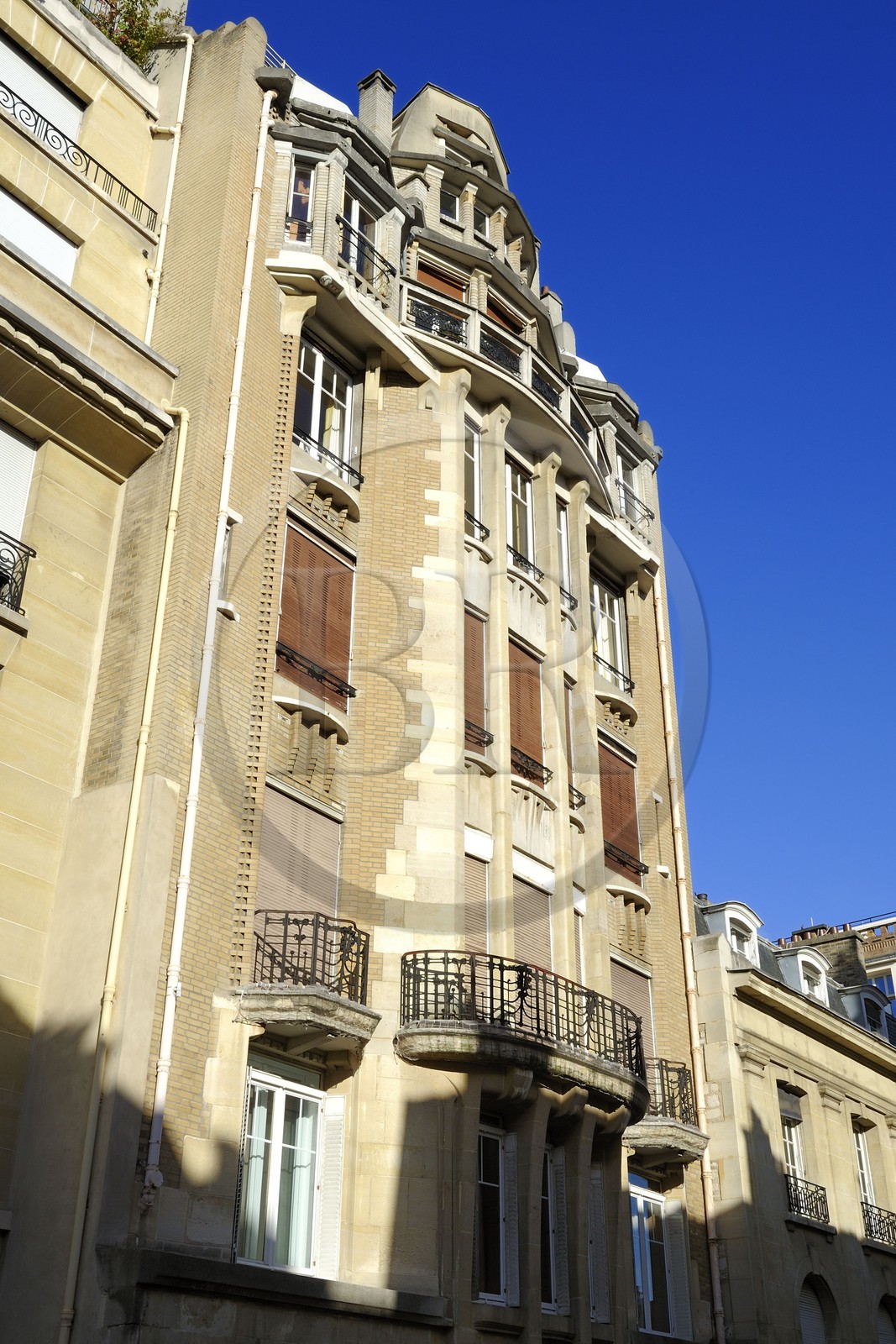 France, Paris (75), immeuble du 18 rue Henri Heine de style Art Nouveau (fin de periode) par Hector Guimard