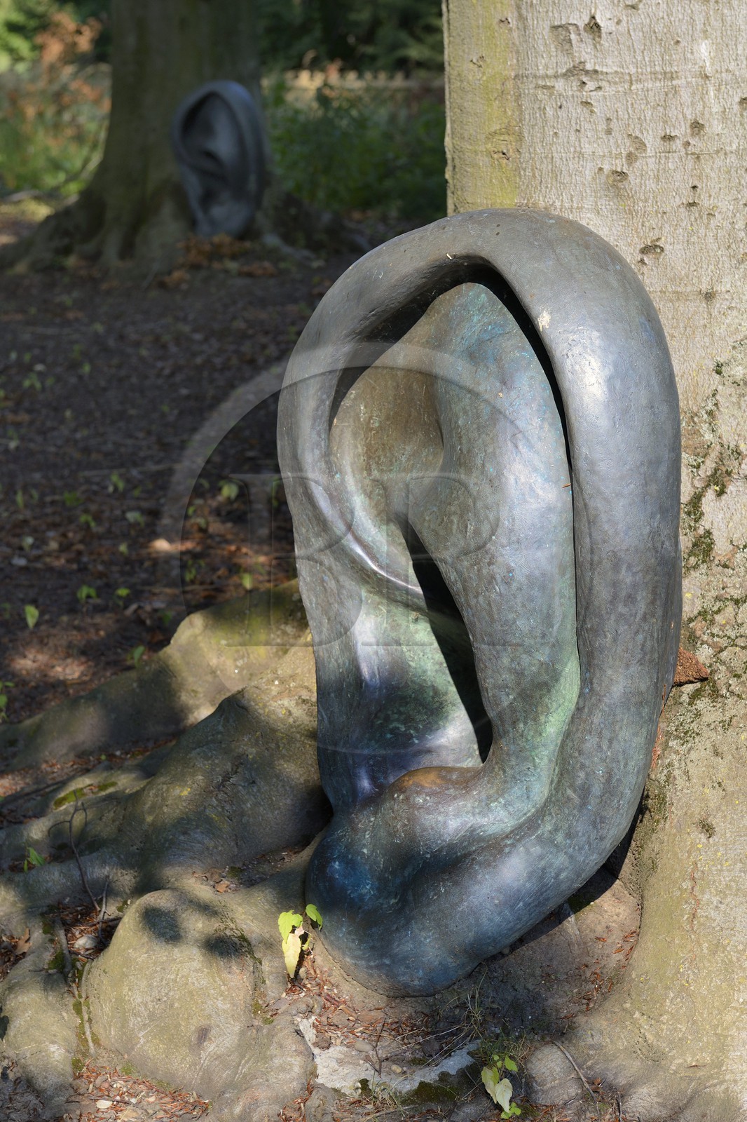 France, Bas Rhin (67), Strasbourg, parc du chateau de Pourtalès, le Parc de sculpture, Il bosco guarda e ascolta (1990), sculptures de Claudio Parmiggiani