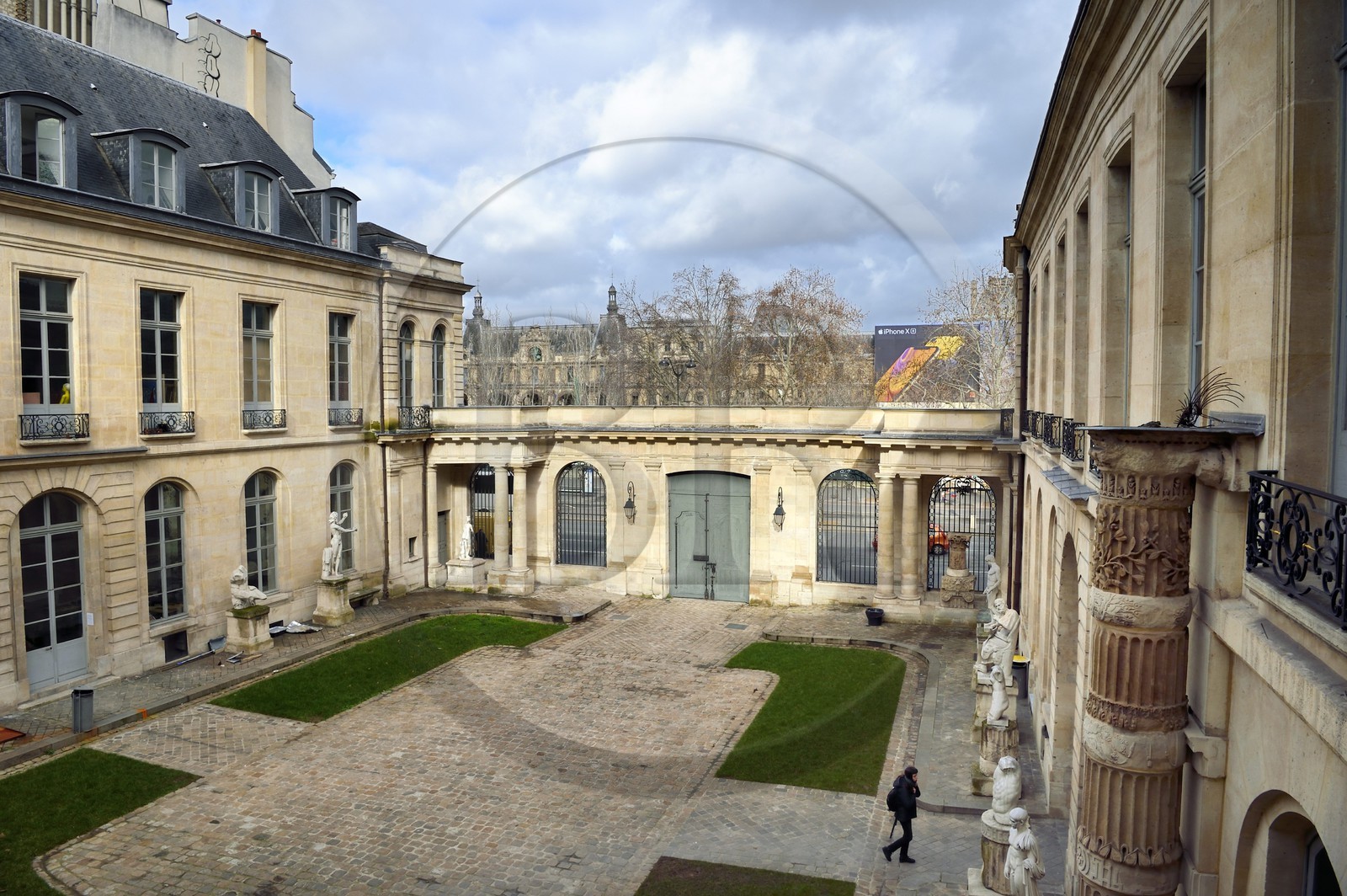 France, Paris, Saint Germain des Pres district, Ecole nationale superieure des Beaux-Arts (Fine Arts school), Chimay building in the former Hotel de Chimay and the Louvre in the background