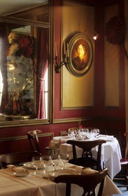 France, Paris (75), cour de l'Ancienne Comédie, restaurant Le Procope, le plus vieux restaurant de Paris ouvert en 1686