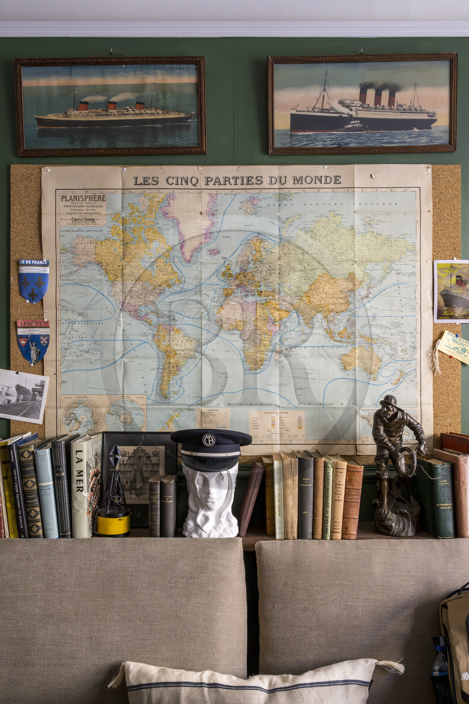 France, Loire-Atlantique, Saint-Nazaire, The Compagnie des 5 mondes and its bistro located in a former hotel-bar-pension in the Penhoët district