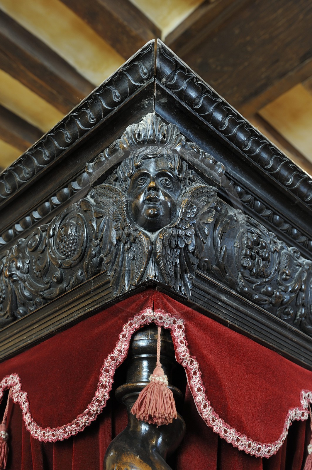 France, Indre-et-Loire (37), vallée de la Loire classée Patrimoine Mondial par l'UNESCO, Amboise, château du Clos Lucé,  chambre de Léonard de Vinci, détail du lit