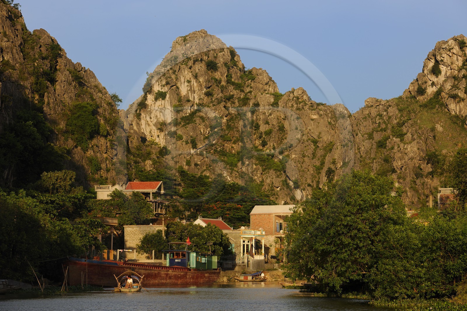 Vietnam, Ninh Binh province, insular village of Kenh Ga surrounded by karstic mountains