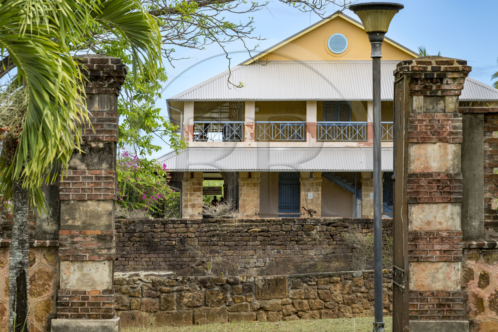 France, Guyane, Kourou, Iles du Salut, Ile Royale, l'actuelle Auberge des Iles logées dans un ancien batiment administratif du plateau militaire
