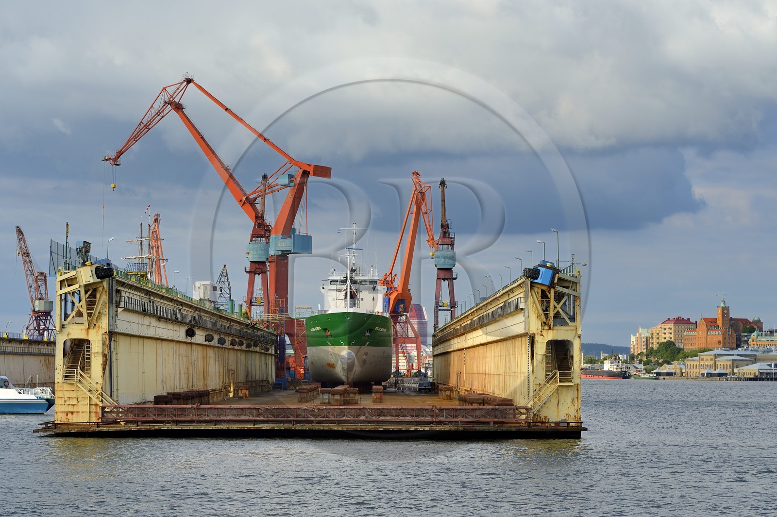 Sweden, Västra Götaland, Göteborg (Gothenburg) port, shipyard