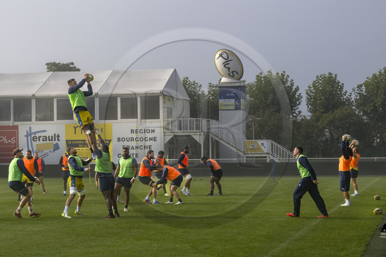 France, Nièvre (58), Sermoise-sur-Loire, stade du Pré-Fleuri, séance d'entrainement des joueurs de l'USON Nevers Rugby