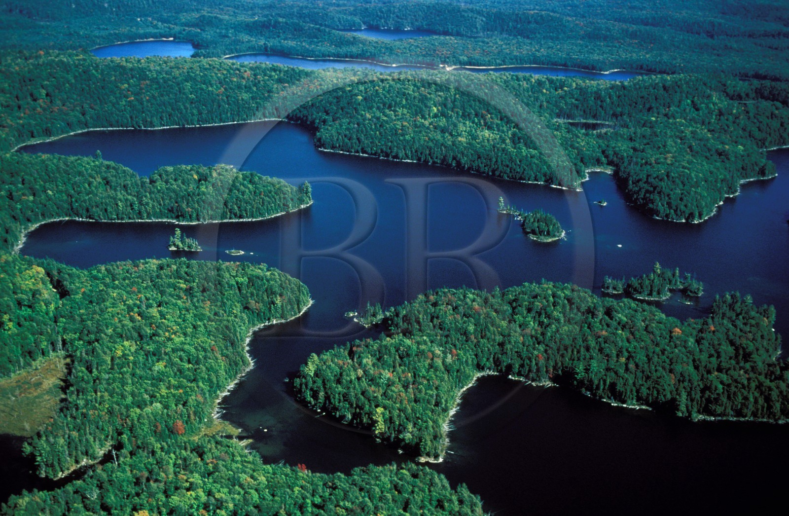 Canada, province de Québec, lacs et forêts des Hautes Laurentides (vue aérienne)