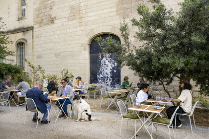 France, Vaucluse (84), Avignon, terrasse du restaurant Première Edition