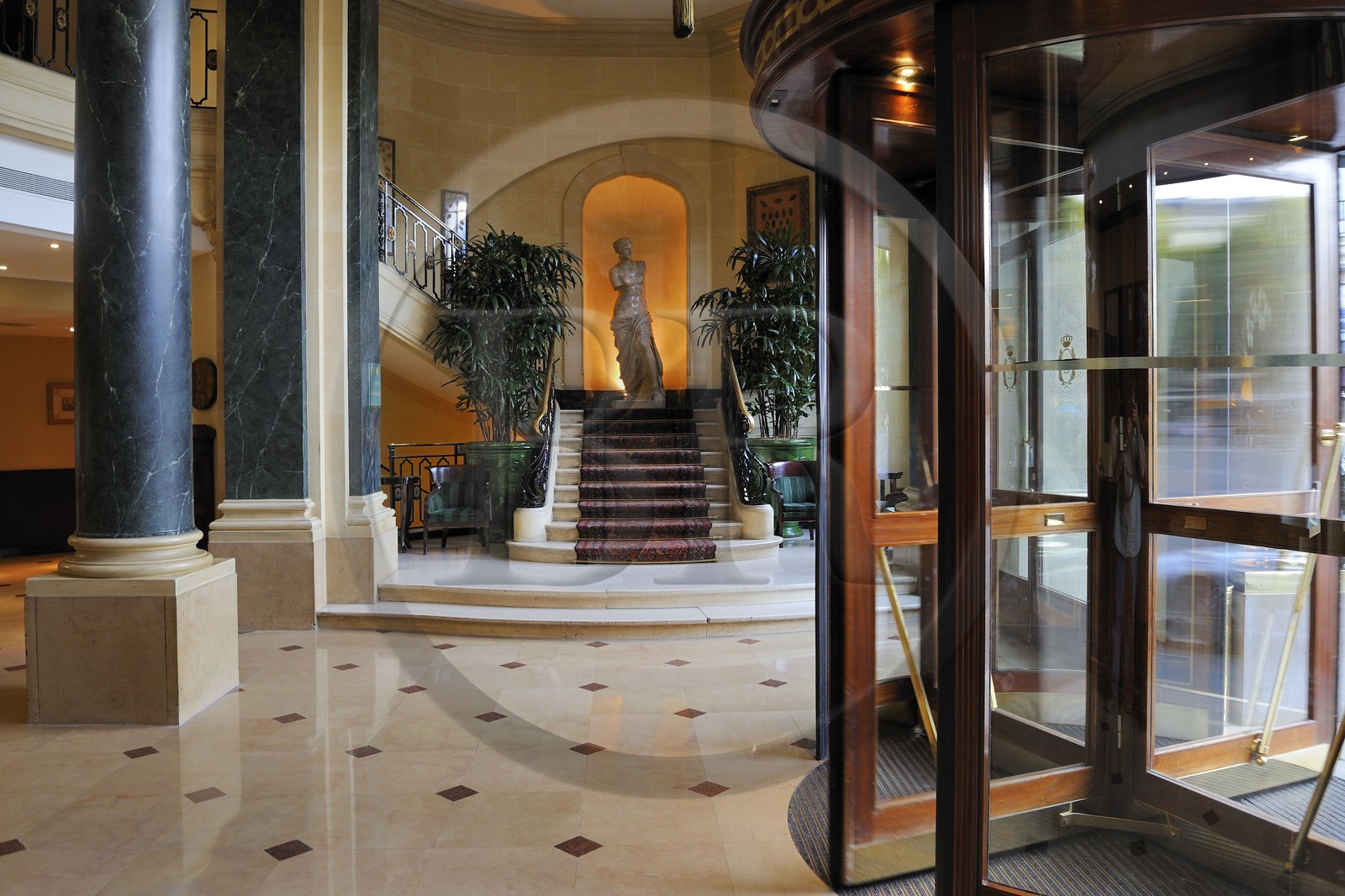 France, Paris (75), hall d'entrée de l'hôtel du Louvre