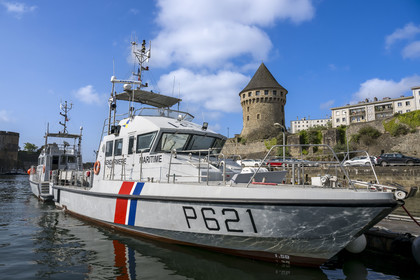 France, Finistère (29), Brest, l'arsenal, le port militaire est une base navale de la Marine nationale, et la Tour de la Motte-Tanguy en arrière plan