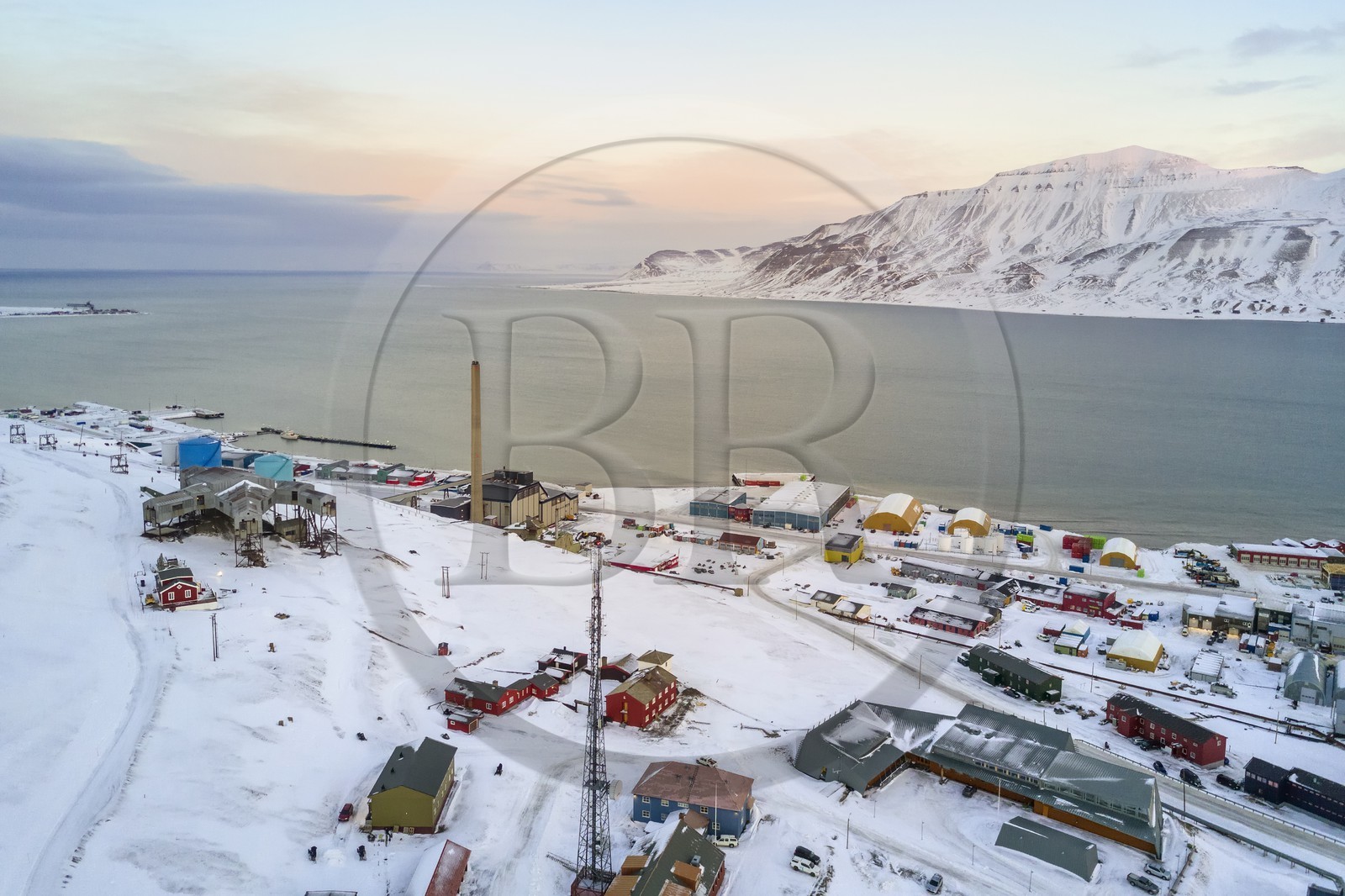 Norway, Svalbard, Spitzbergen, the city of Longyearbyen on the edge of the Adventfjorden (aerial view)
