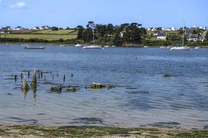 France, Finistère (29), Pays des Abers,  Lannilis, viviers et parc à huitres Prat-Ar-Coum, entreprise ostréicole de la famille d’Yvon Madec sur l'Aber Benoit