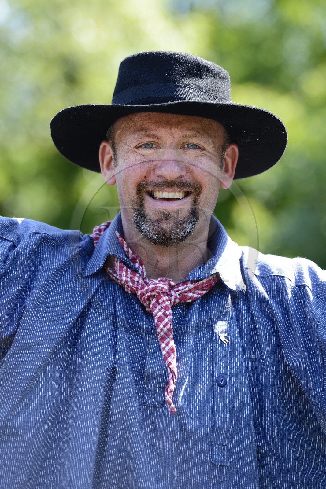 France, Bas-Rhin (67), Muttersholtz, le Grand Ried, le batelier Patrick Unterstock dans une barque à fond plat sur la rivière l'Ill
