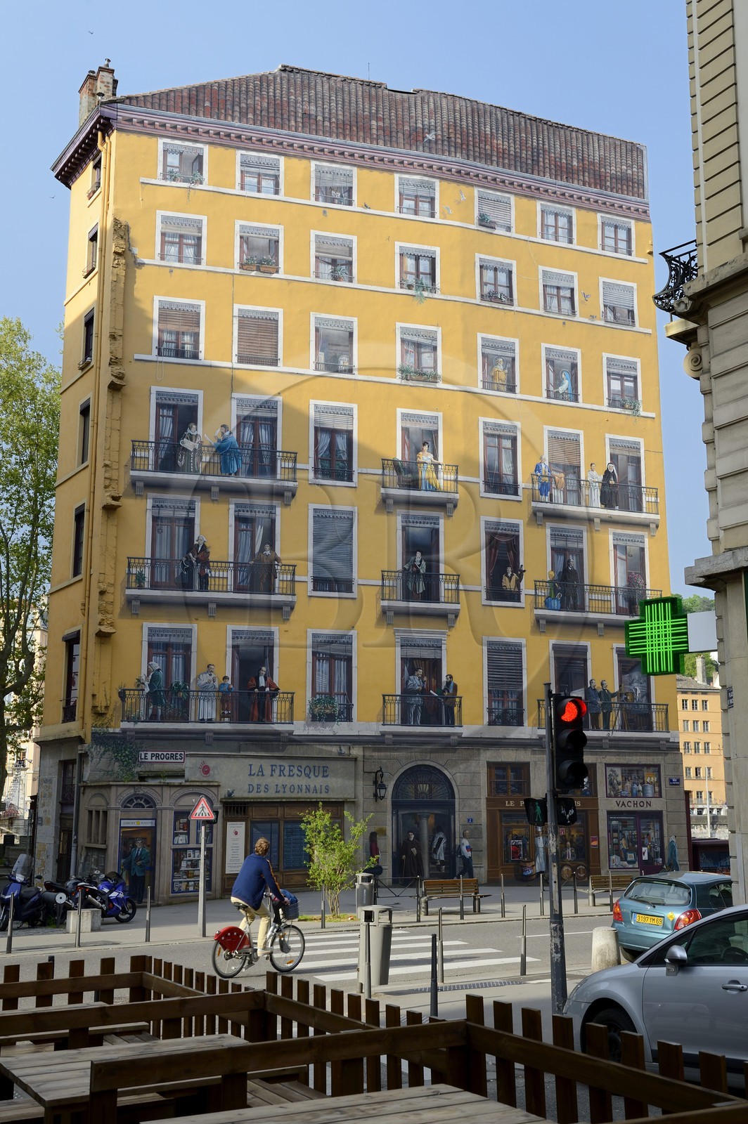 France, Rhône (69), Lyon, site historique classé Patrimoine Mondial de l'UNESCO, la fresque des lyonnais réalisée par la Cité de la Création, rue de la Martinière