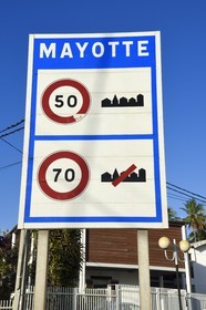 France, Ile de Mayotte, Petite-Terre, Dzaoudzi, panneau de limitation de vitesse