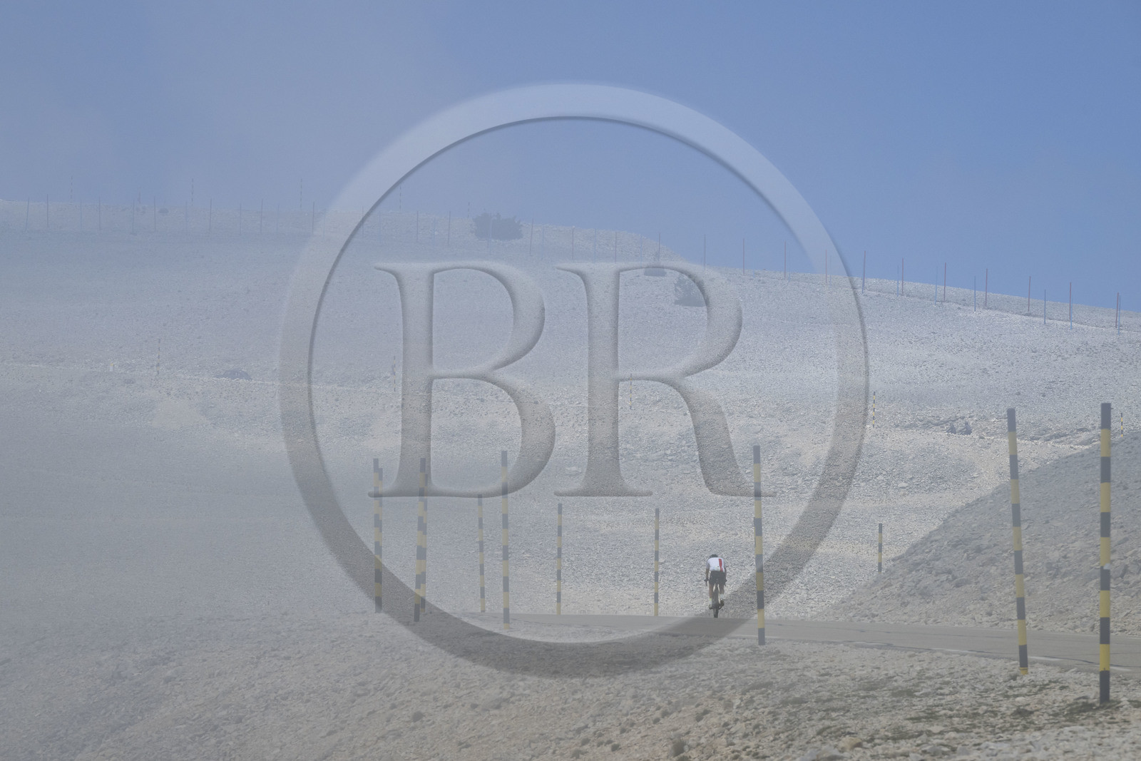 France, Vaucluse (84), Parc Naturel Régional du Mont Ventoux, Bedoin, ascension à vélo du Mont Ventoux par la route D974 sur le versant sud vers le sommet