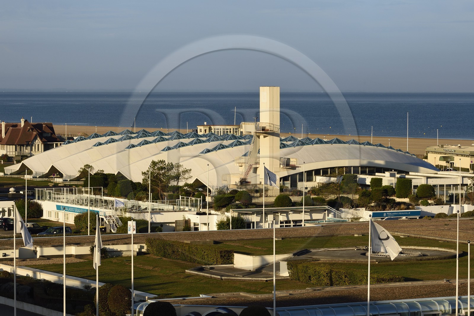 France, Calvados (14), Pays d'Auge, Deauville, la piscine olympique par l'architecte Roger Taillibert