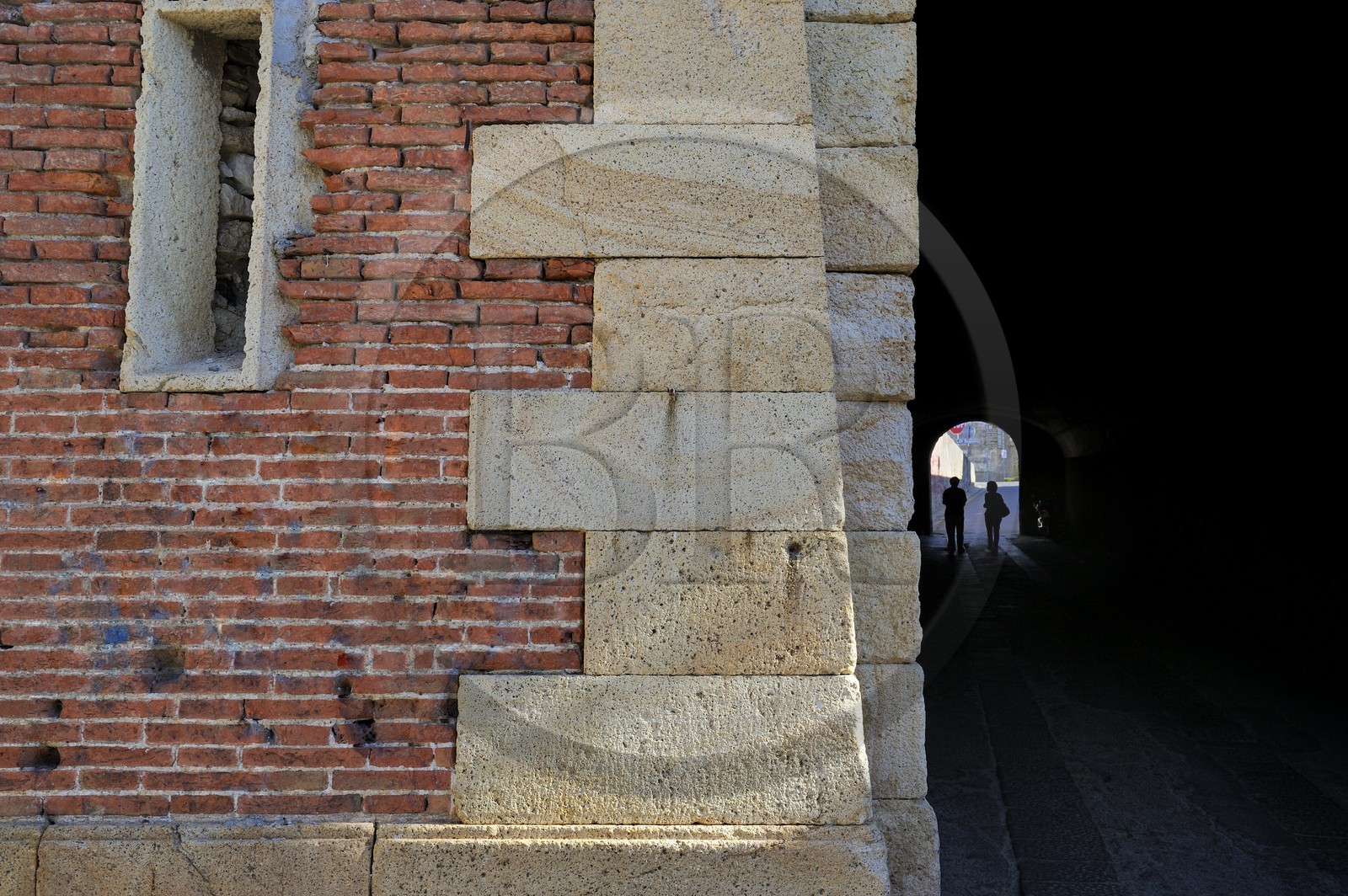 Italie, Toscane, l’Ile d’Elbe, Portoferraio, passage souterrain des fortifications