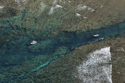 France, île de la Réunion, la Cote Ouest, le lagon de Saint-Gilles-Les-Bains, la Passe de l'Hermitage à l'Ermitage-les-Bains (vue aérienne)