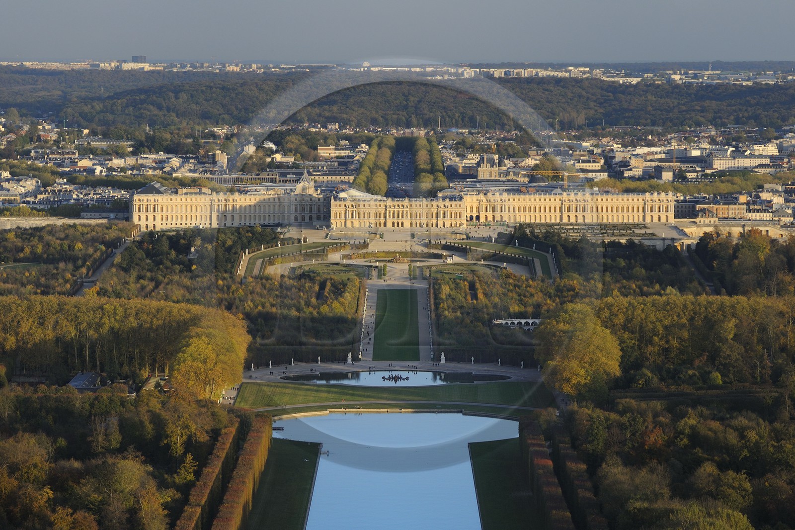 France, Yvelines (78), parc du château de Versailles, classé Patrimoine Mondial de l'UNESCO, le Grand Canal (vue aérienne)