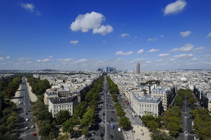 France, Paris (75), l'axe royal de la Concorde à La Défense, avenue de la Grande Armée au centre, vu du haut de l'Arc de Triomphe
