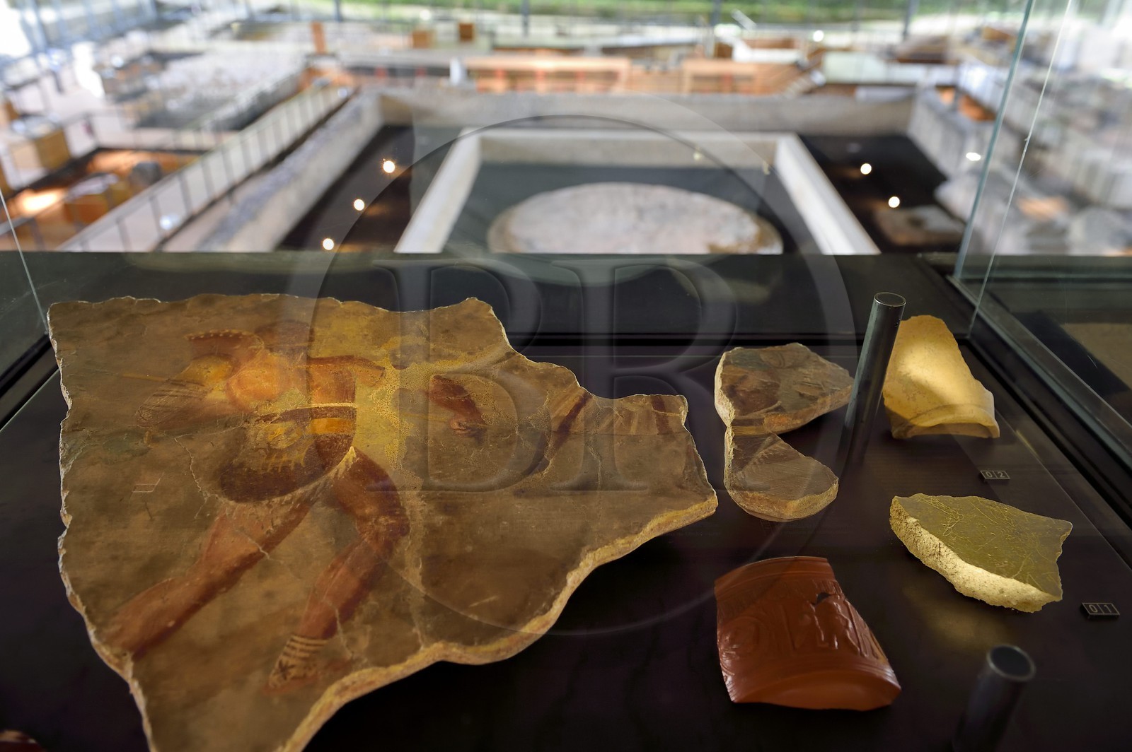 France, Dordogne (24), Périgord Blanc, Périgueux, musée Vesunna, Site-Musée Gallo Romain conçu par l'architecte Jean Nouvel (mention obligatoire), fragment de peinture murale, scène de combats de gladiateurs