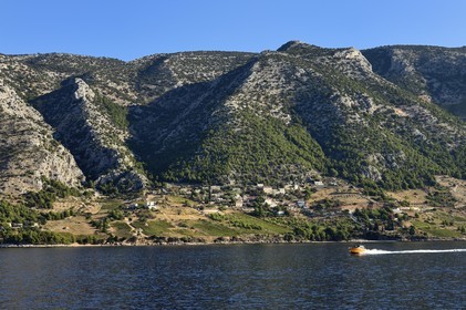 Croatie, Dalmatie, cote dalmate, cote sud de l'Ile de Brac, village de Murvica