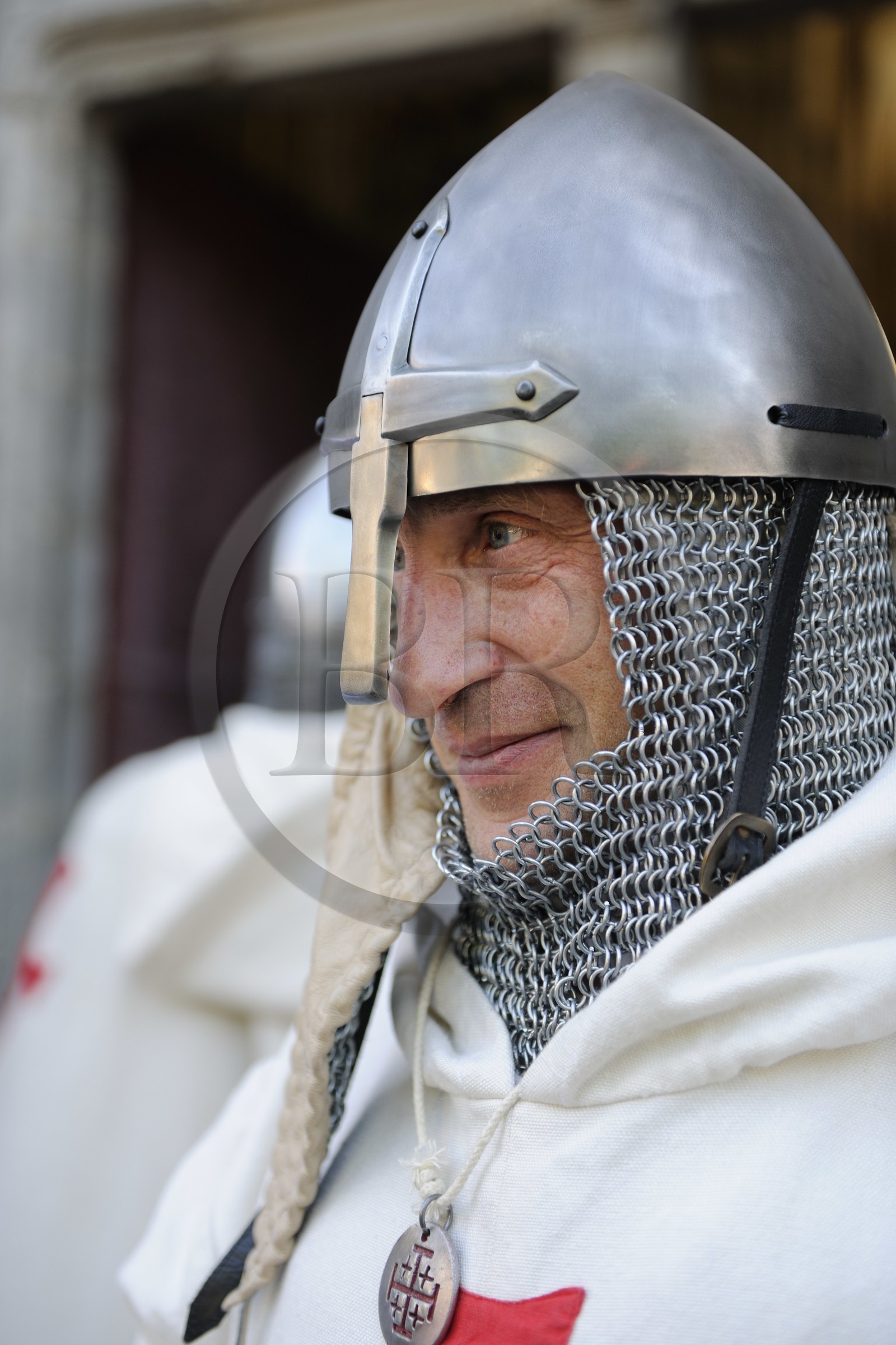 France, Seine et Marne (77), Les Médiévales de Provins, ville classée Patrimoine Mondial de l'UNESCO, templier devant l'église Saint Quiriace